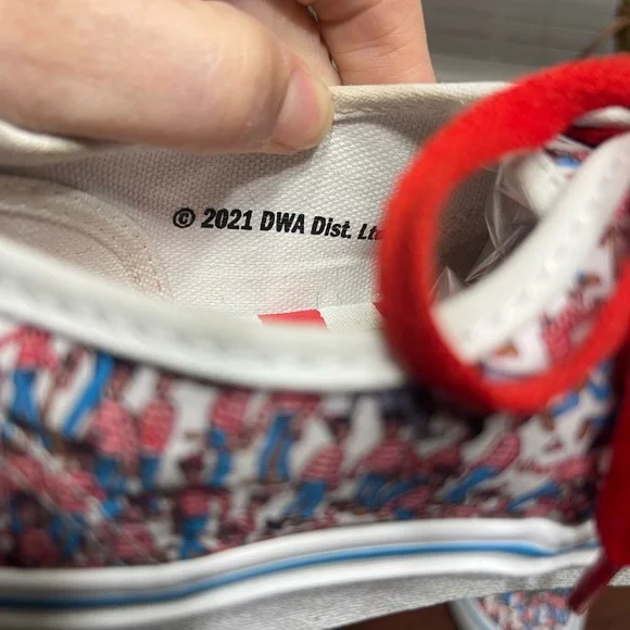 Vans  'Where's Waldo?' Land of Waldos slip on - Picture 9 of 10